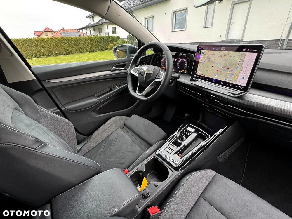 Volkswagen Golf - 8