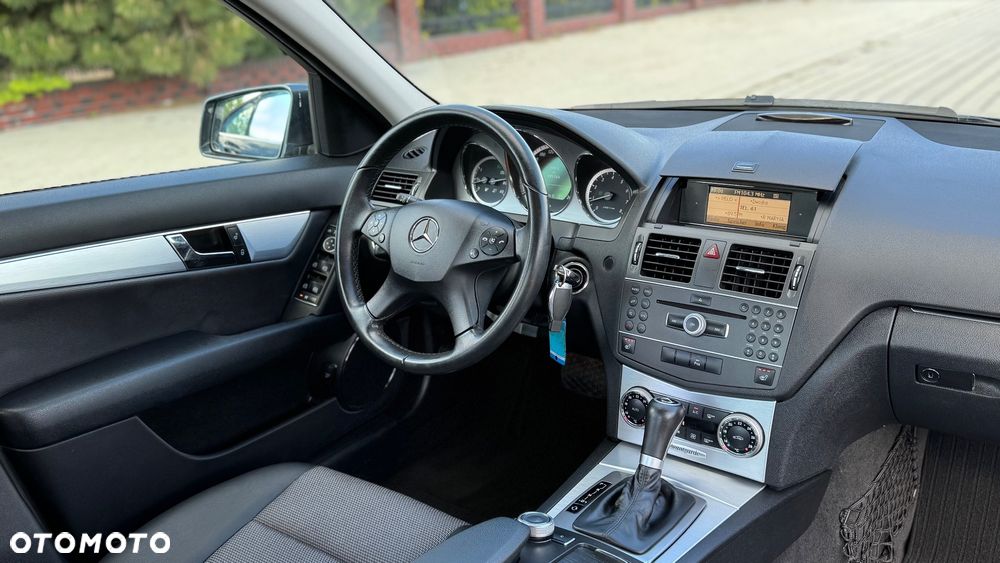 Mercedes-Benz Klasa C 180 CGI Automatik BlueEFFICIENCY Avantgarde - 29