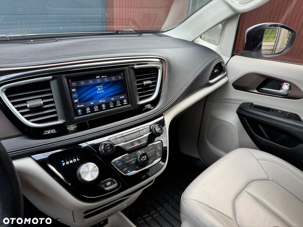 Chrysler Pacifica - 6