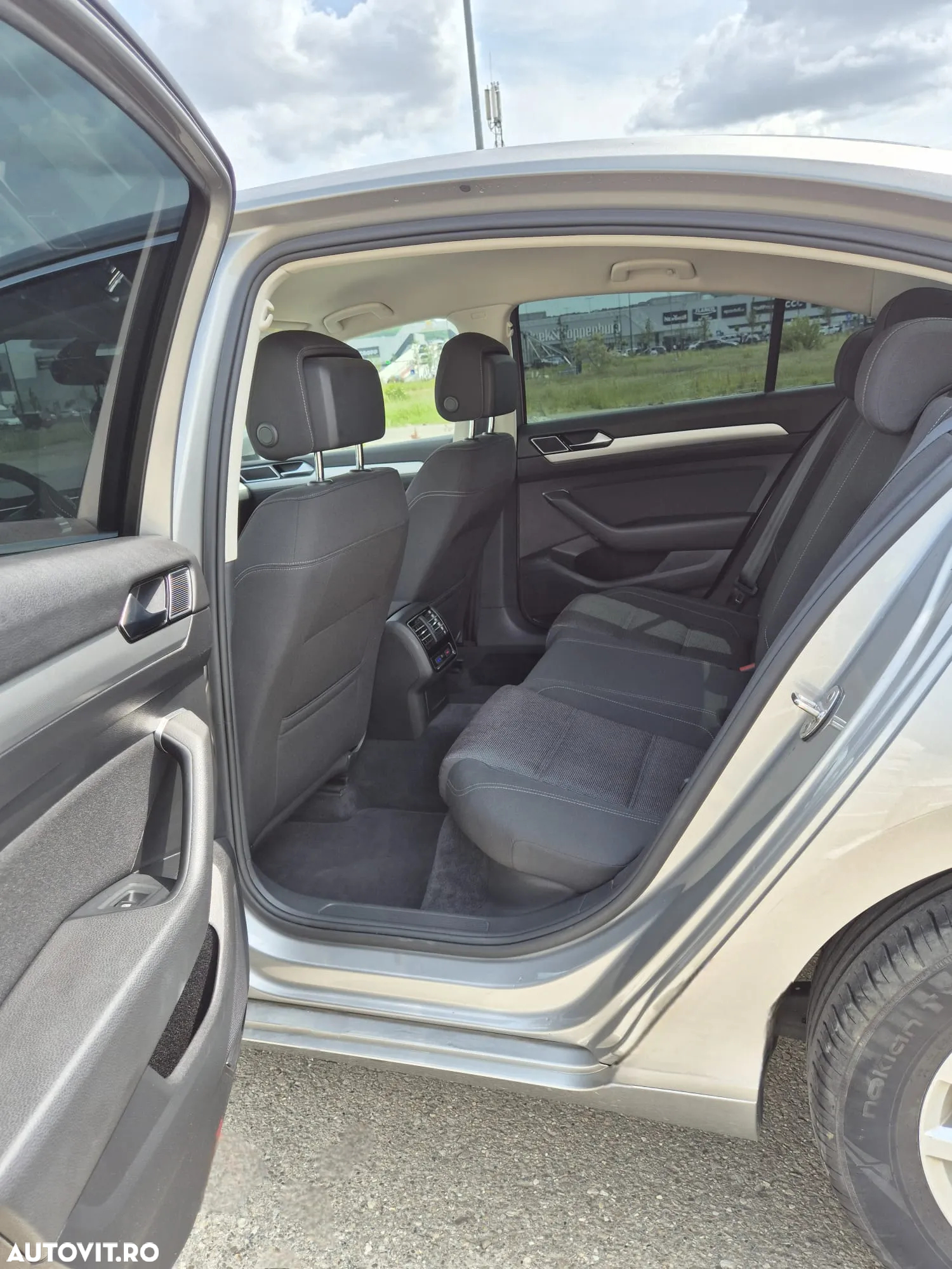Volkswagen Passat 2.0 TDI Comfortline - 16
