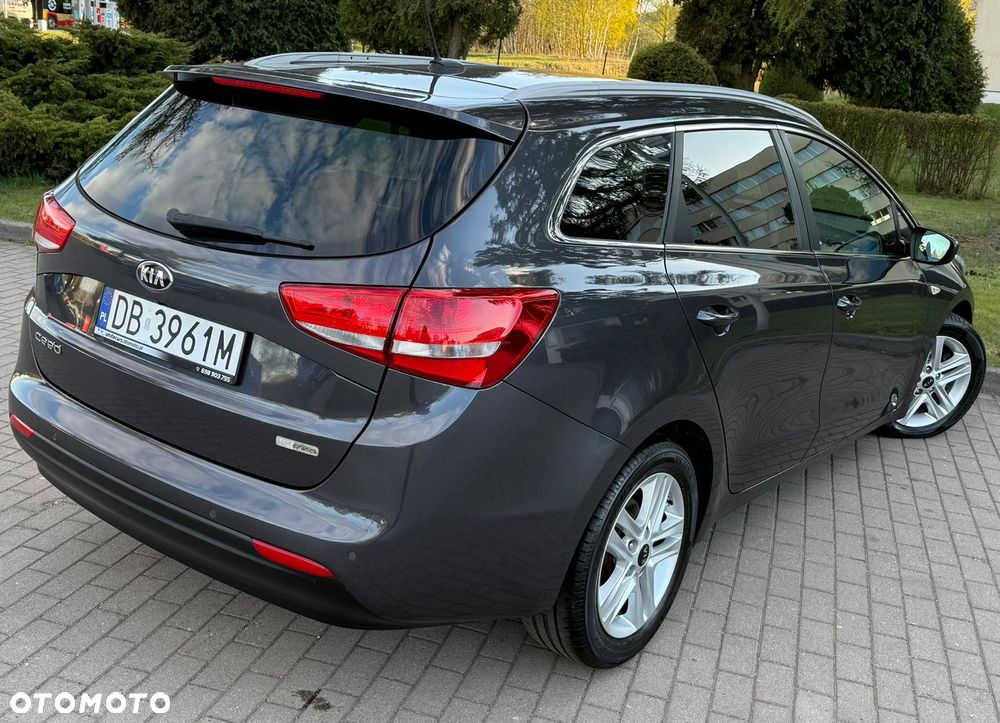 Kia Ceed 1.6 GDI Dream Team Edition - 3