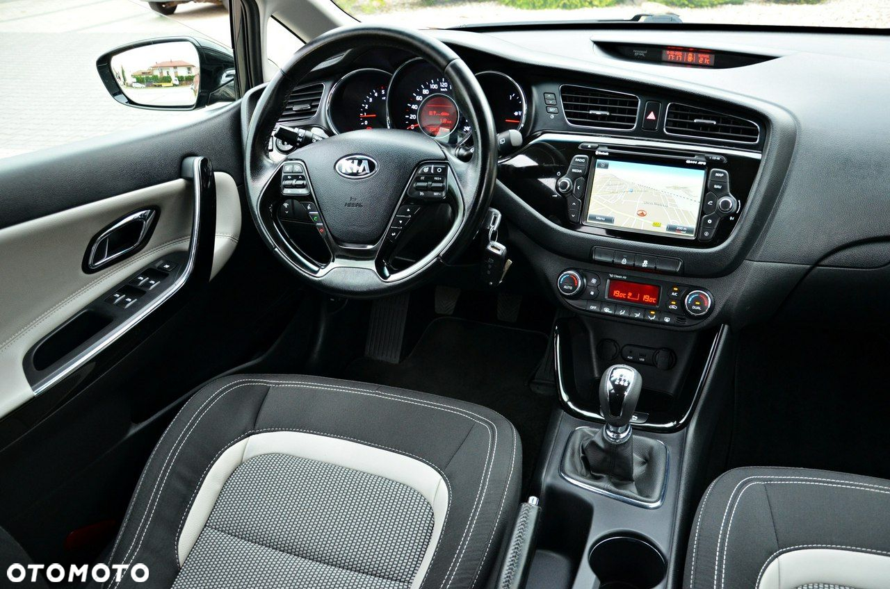 Kia Ceed 1.6 CRDi 128 Platinum Edition - 36