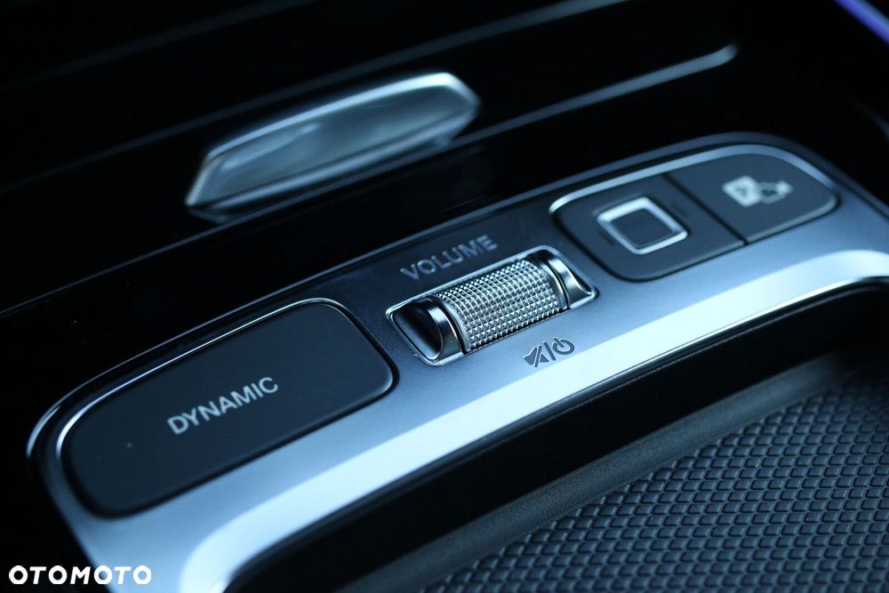 Mercedes-Benz GLA - 24