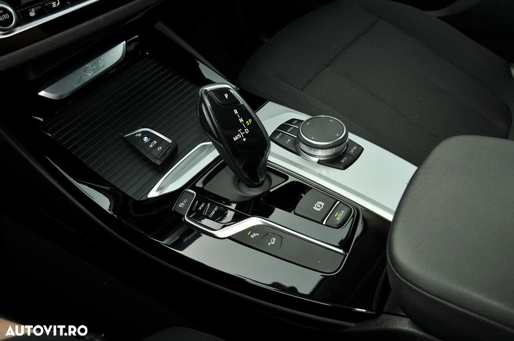 BMW X3 xDrive20i AT Advantage - 33
