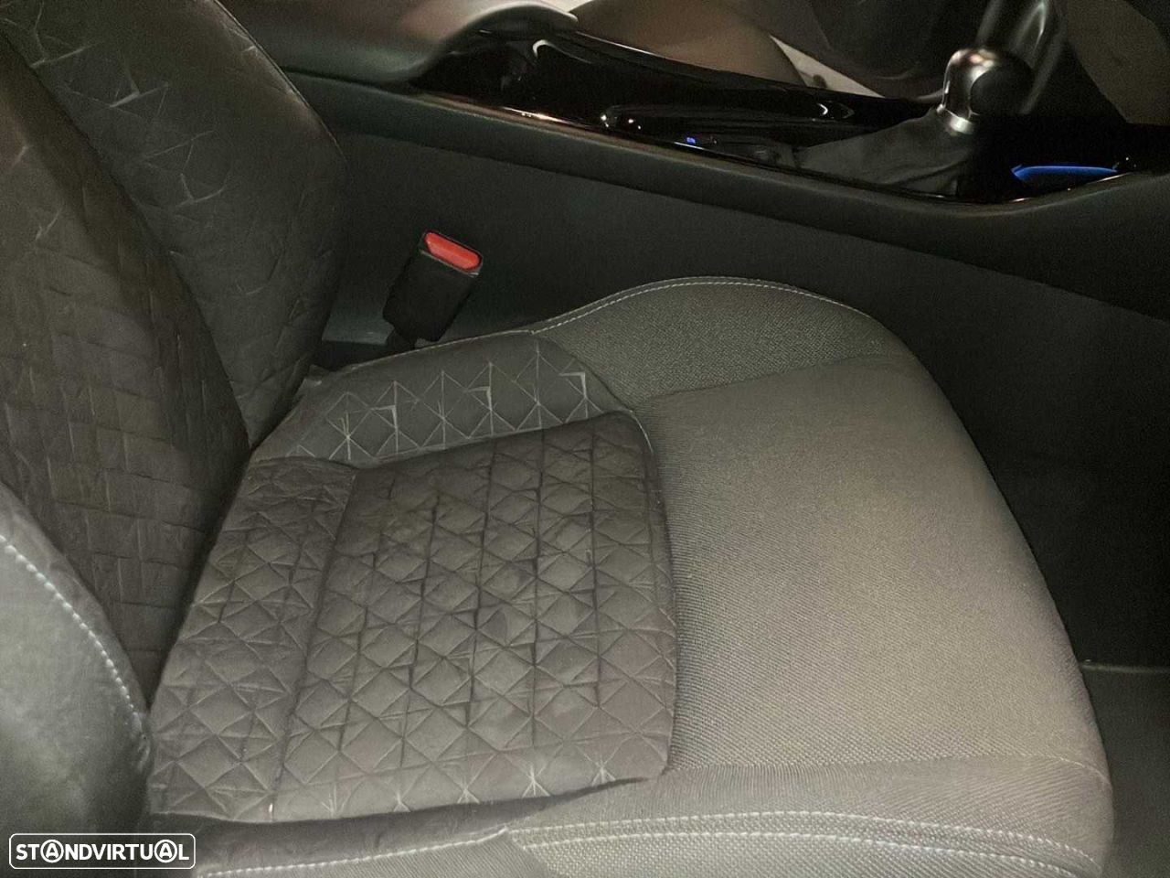 Toyota C-HR 2.0 Hybrid Square Collection - 12