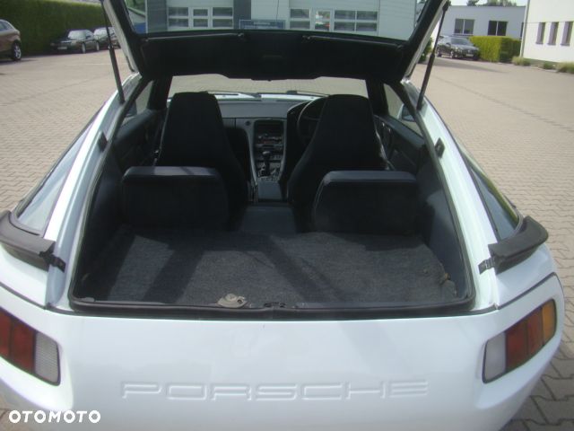 Porsche 928 - 23