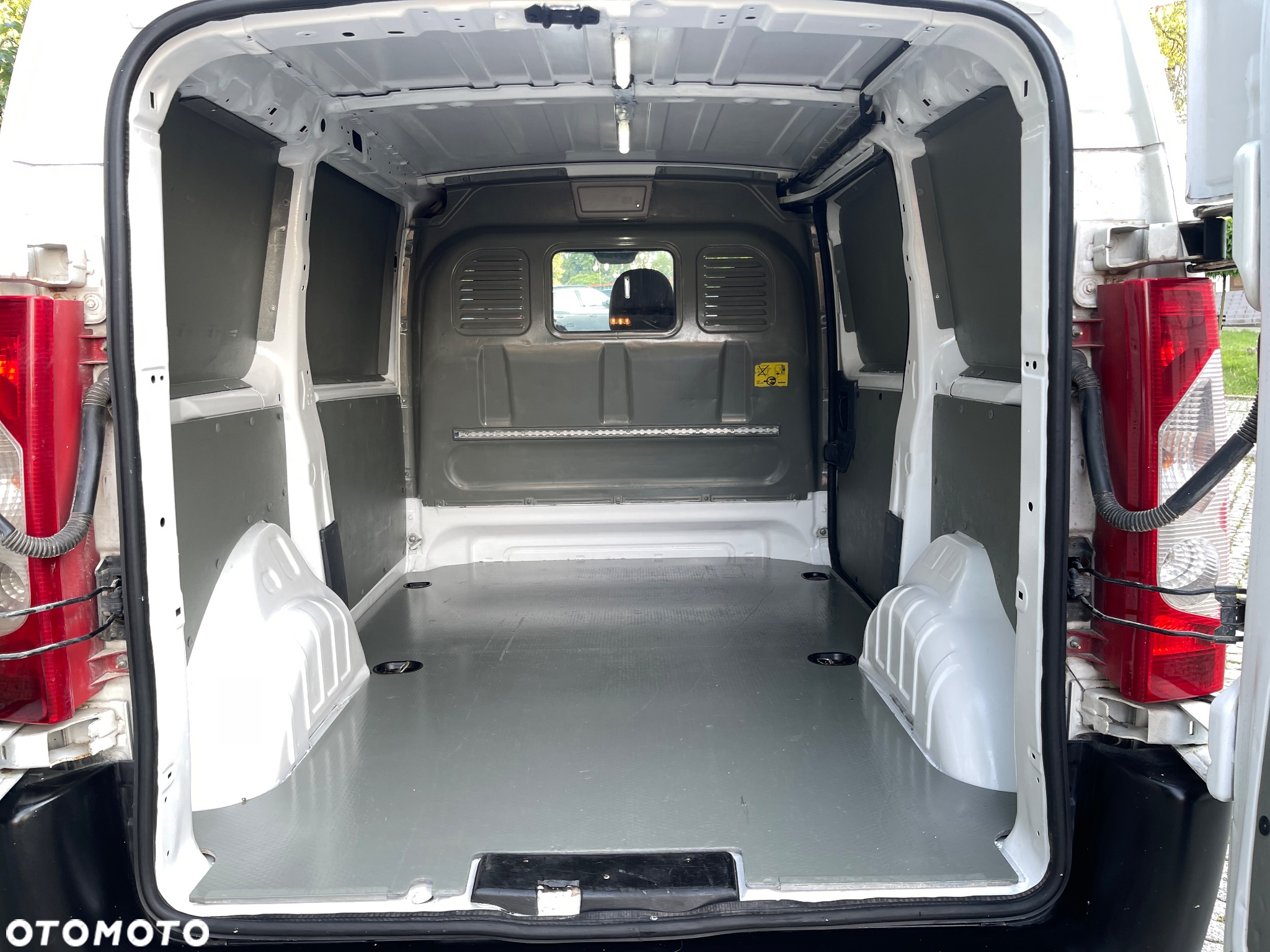 Peugeot EXPERT - 13