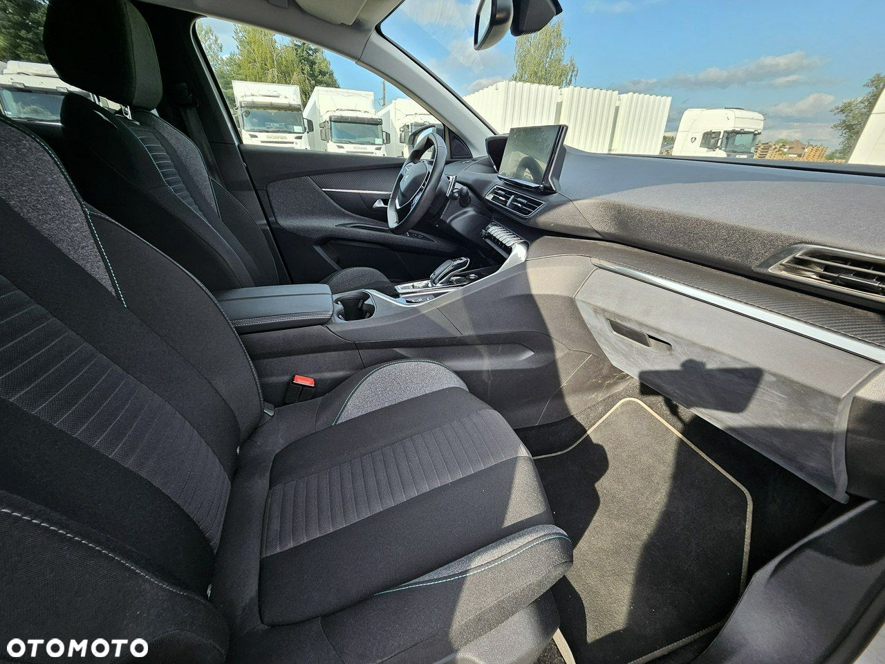 Peugeot 3008 1.5 BlueHDi Allure Pack S&S EAT8 - 21