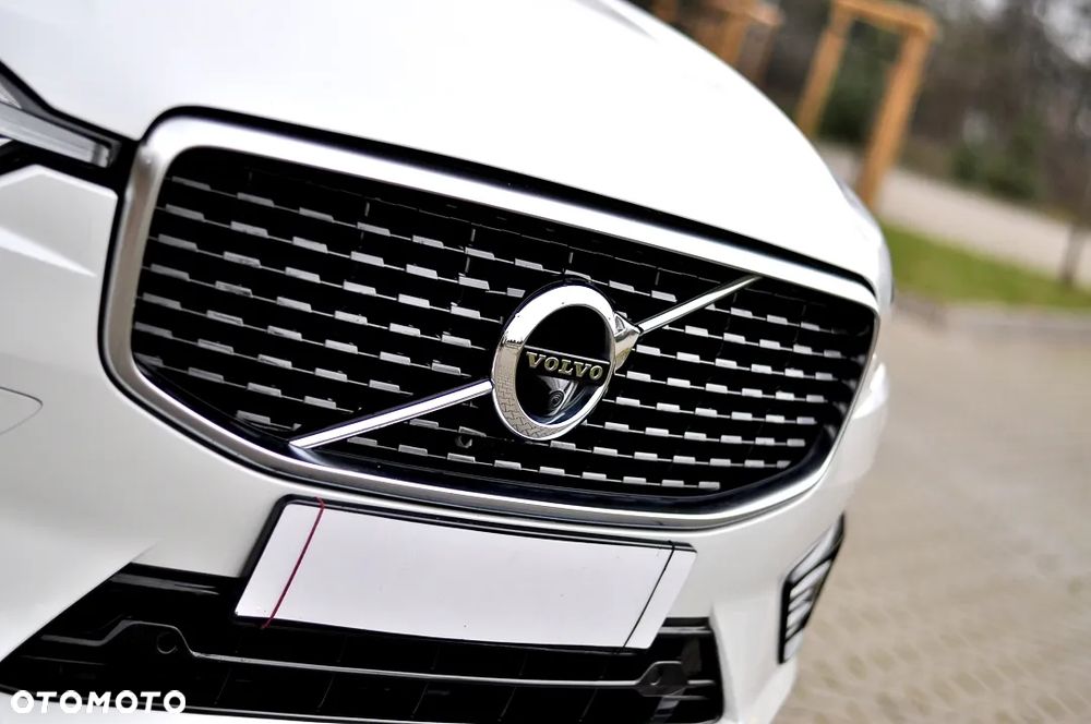 Volvo XC 60 T8 Plug-In Hybrid AWD R-Design - 4