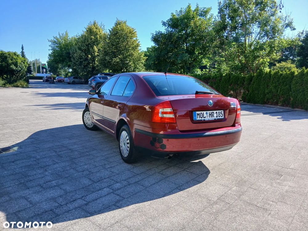 Skoda Octavia 1.6 Ambiente - 10