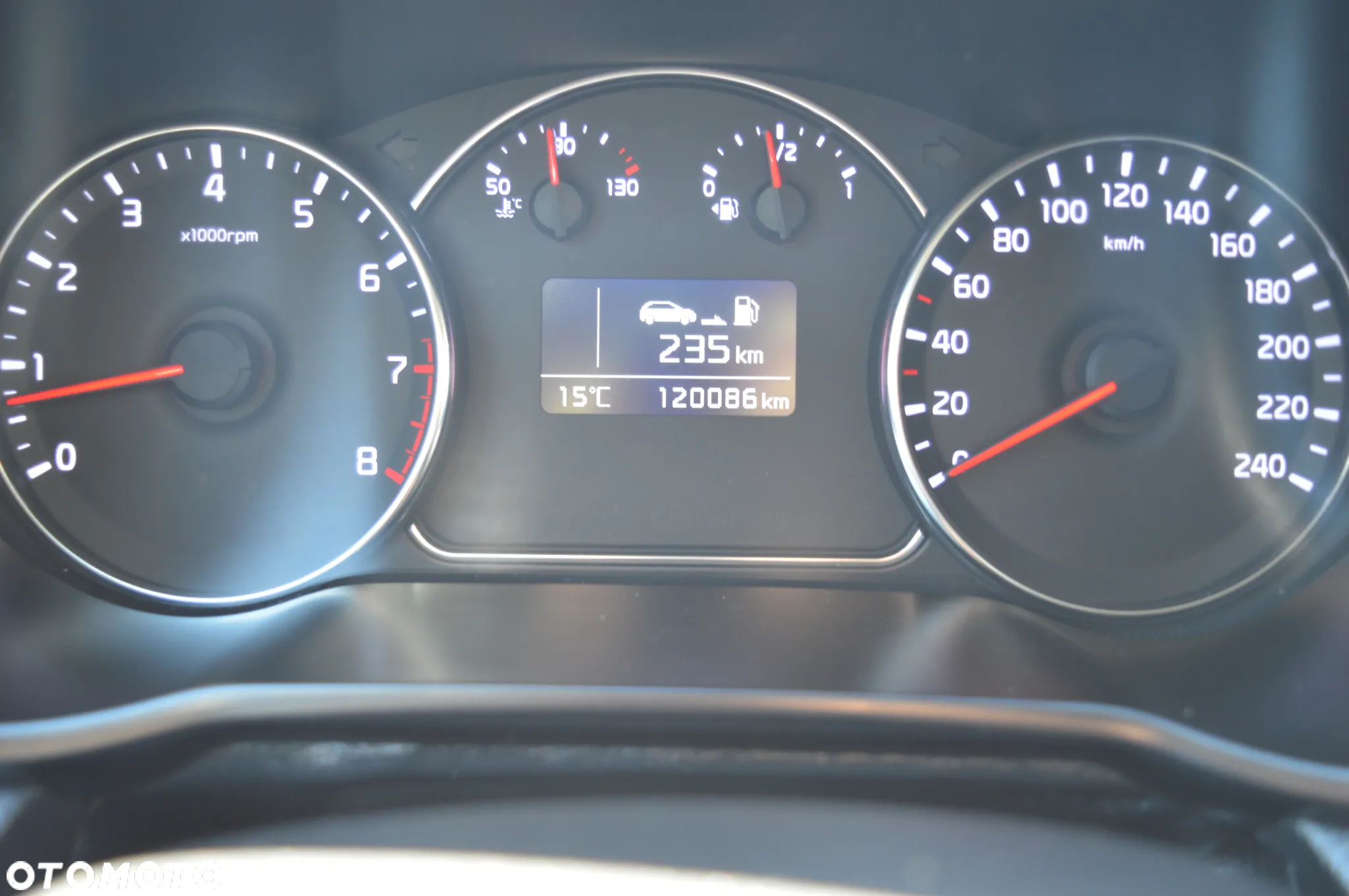Kia Carens 1.6 GDI Dream Team Edition - 24