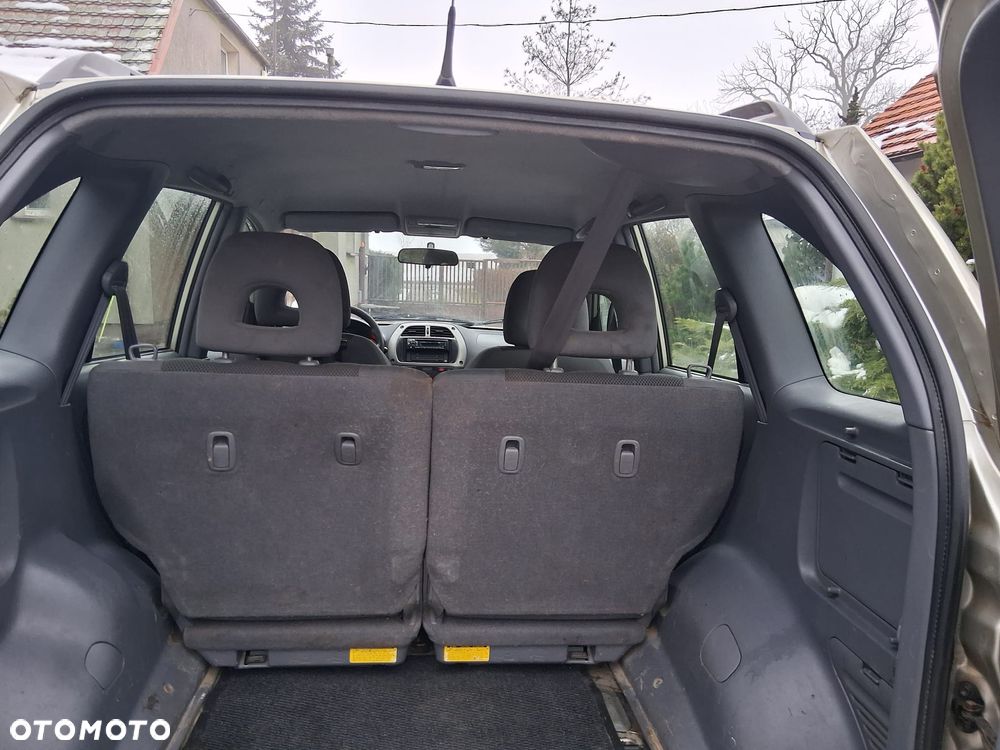 Toyota RAV4 D-4D 4x4 - 12