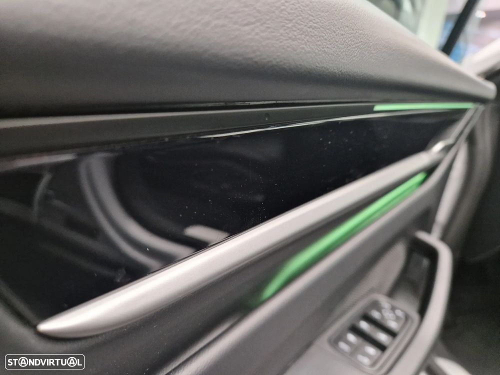 Porsche Macan Electric 4 - 16