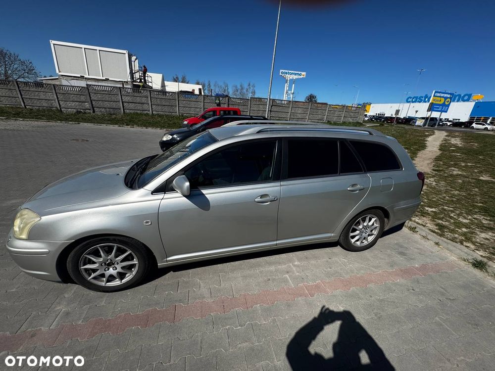 Toyota Avensis - 1