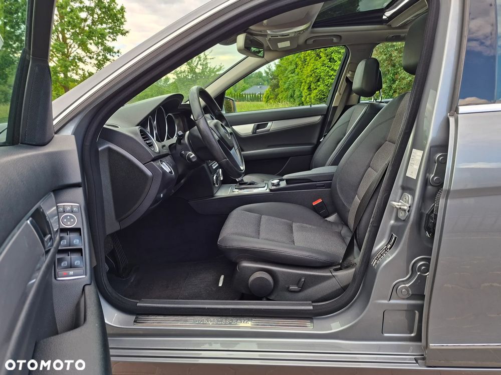 Mercedes-Benz Klasa C 180 CGI Automatik BlueEFFICIENCY Avantgarde - 17