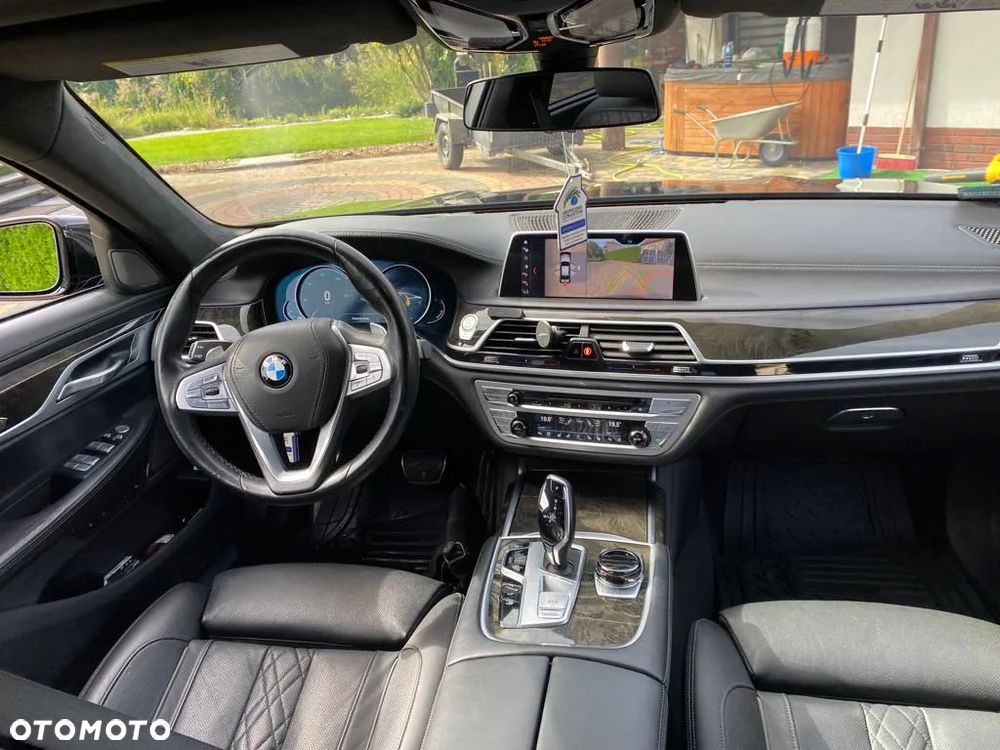 BMW Seria 7 750i xDrive - 8