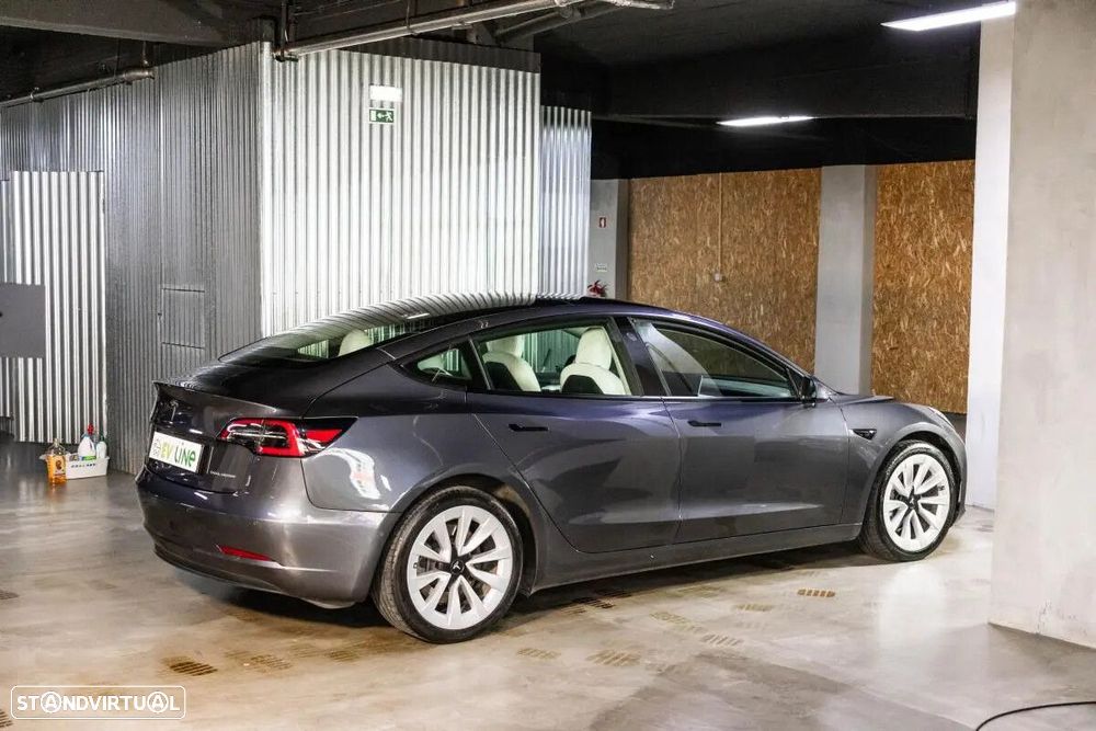 Tesla Model 3 - 8