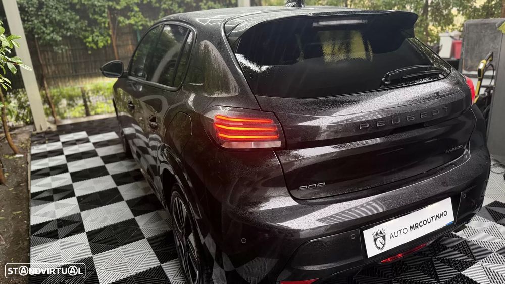 Peugeot 208 1.2 Hybrid Allure e-DCS6 - 11