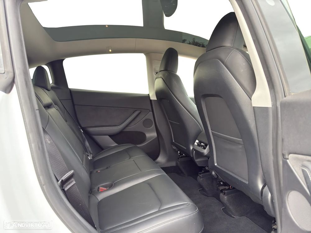 Tesla Model Y Long Range Dual Motor AWD - 15