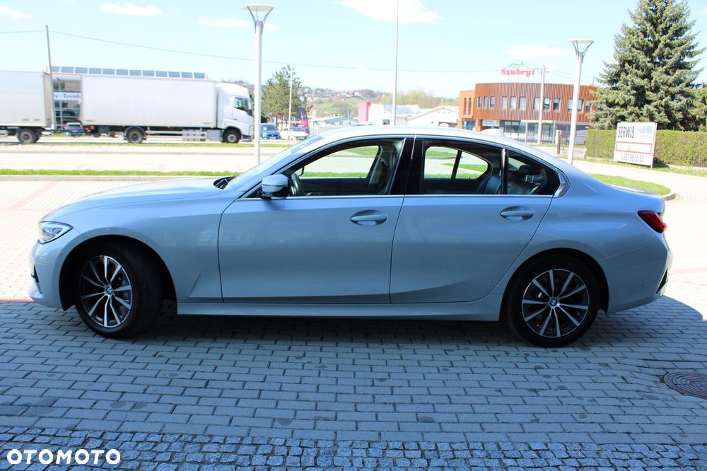 BMW Seria 3 330i Sport Line - 12