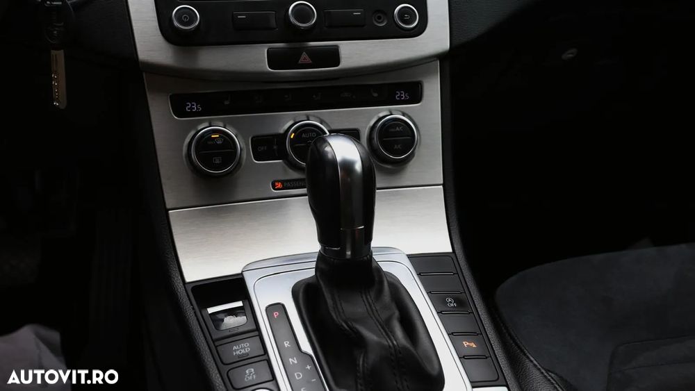 Volkswagen Passat Variant 2.0 TDI BlueMotion Technology DSG Highline - 19