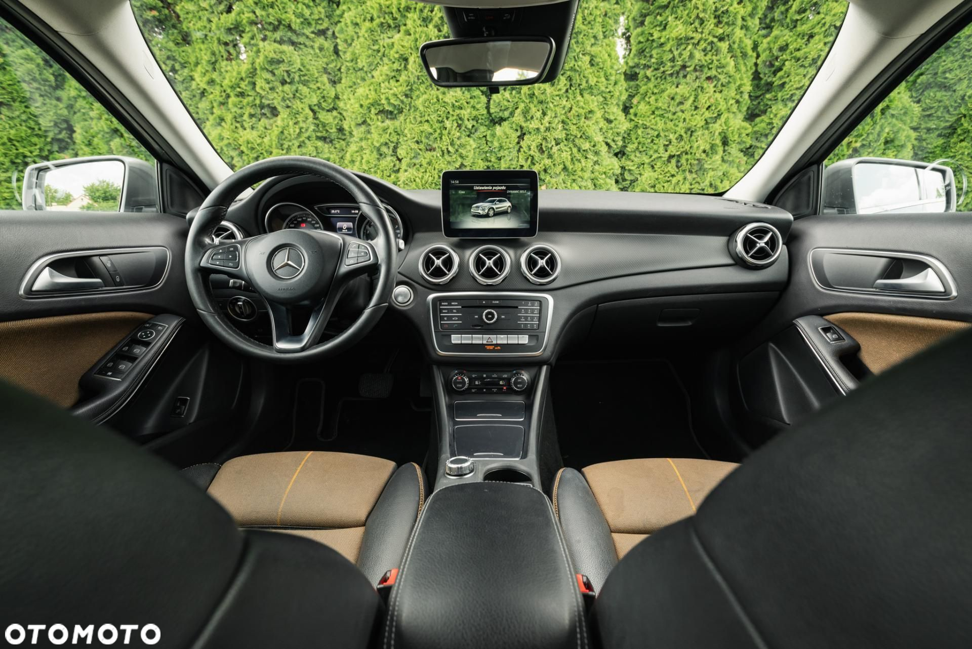 Mercedes-Benz GLA - 10