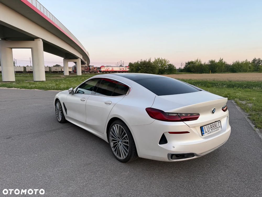 BMW Seria 8 - 26