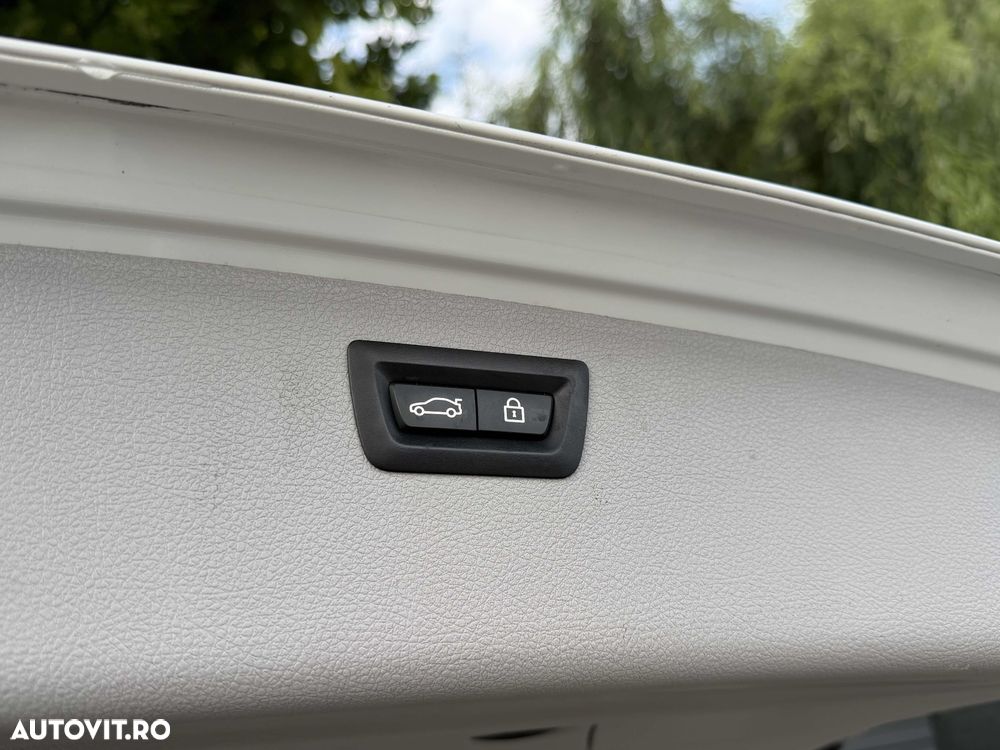 BMW Seria 3 318d Aut. Luxury Line - 34