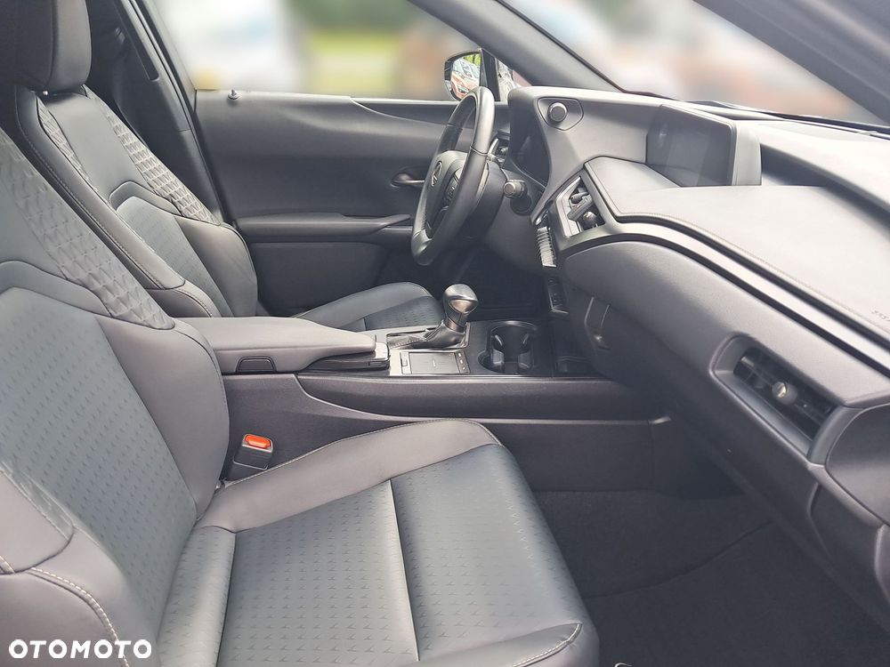 Lexus UX - 9