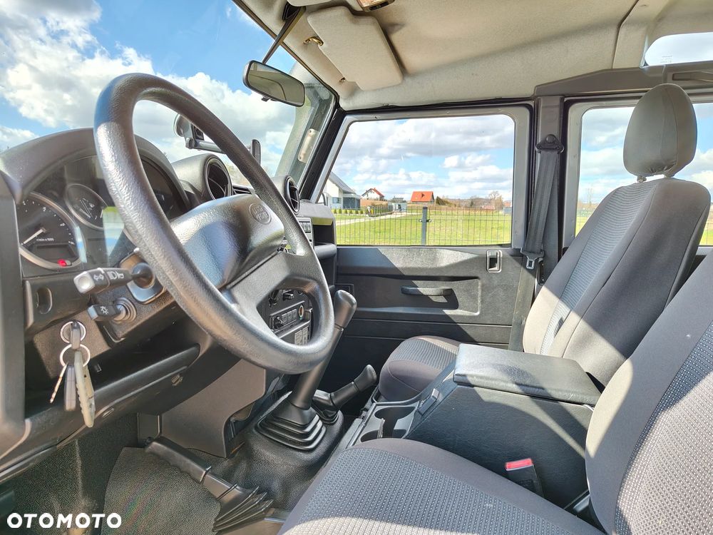 Land Rover Defender - 5