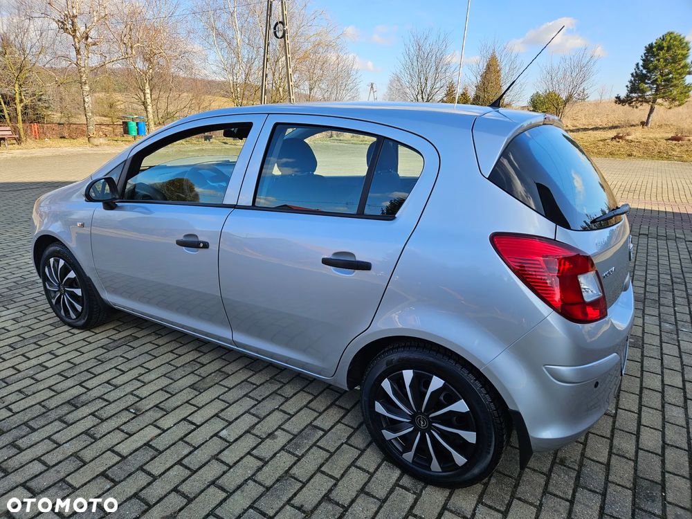 Opel Corsa 1.2 16V Essentia - 11