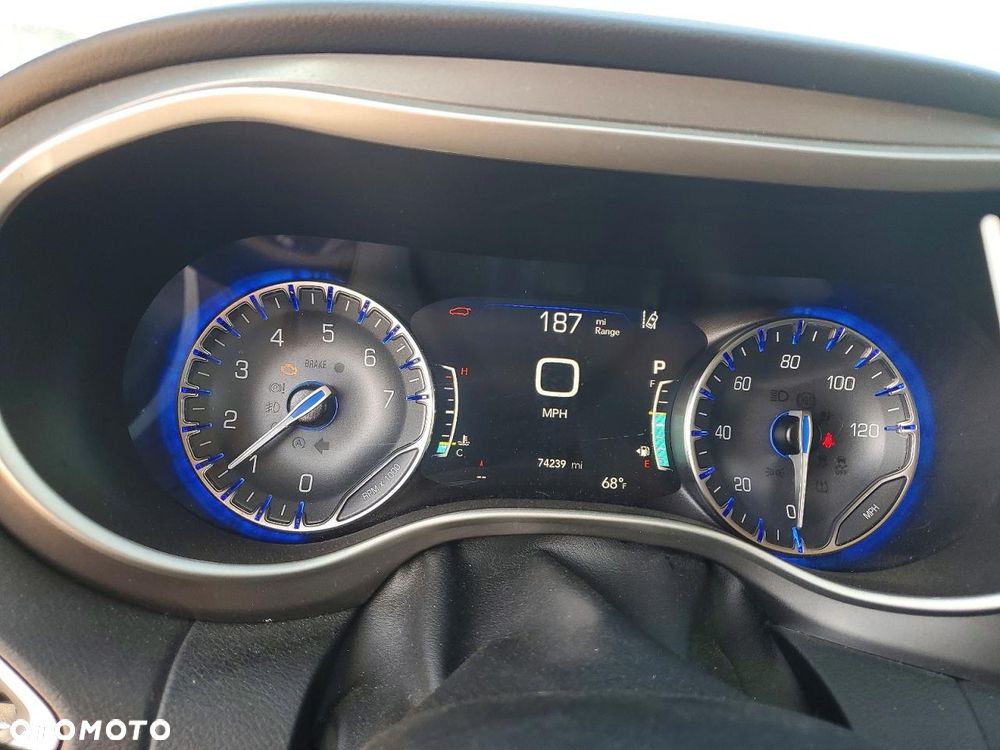 Chrysler Pacifica - 9