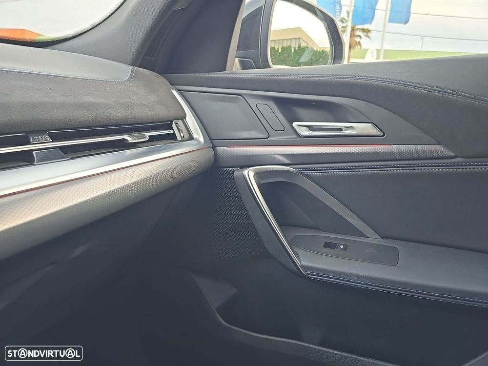 BMW iX2 eDrive20 Pack Desportivo M - 27