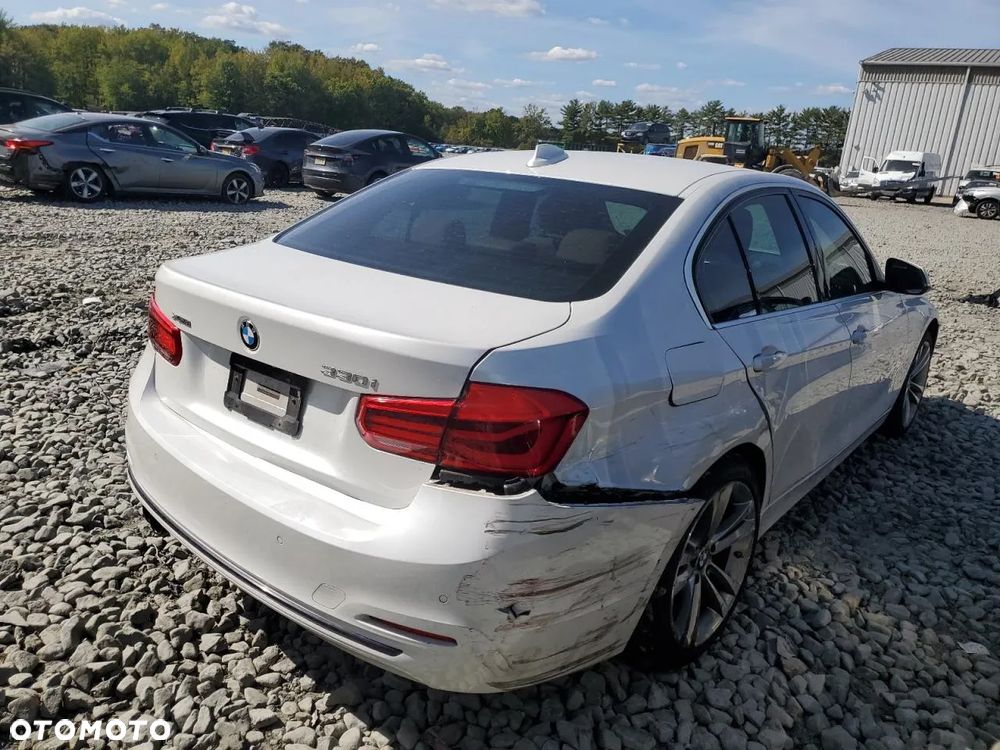 BMW Seria 3 330i xDrive Sport - 5