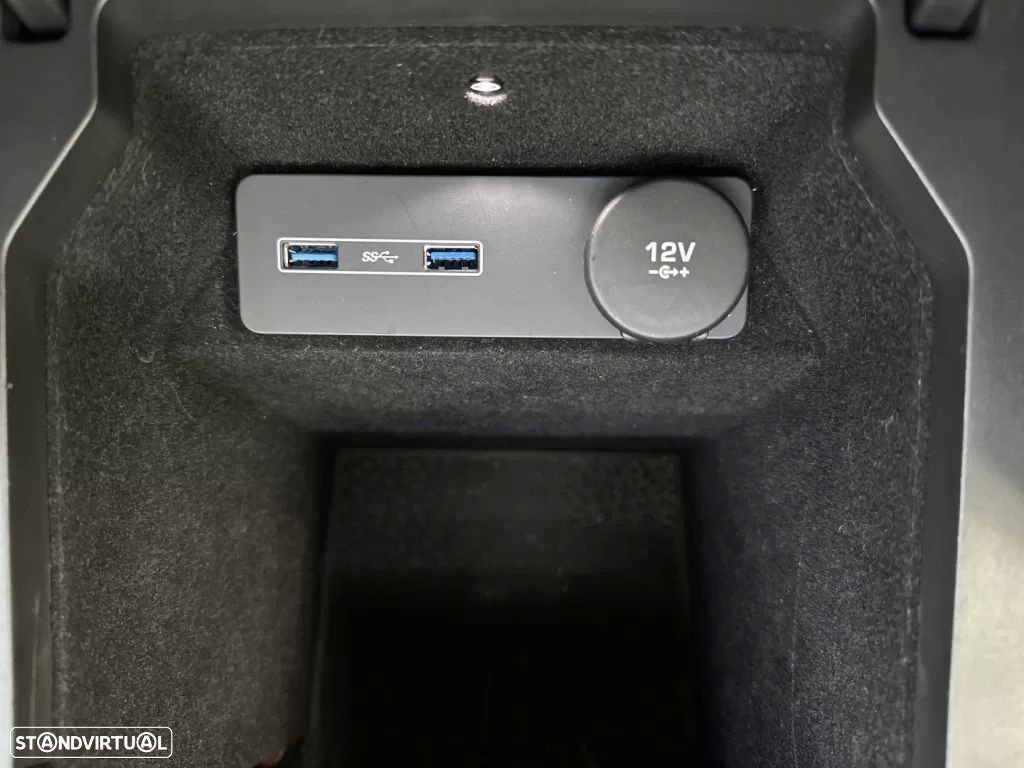 Jaguar E-Pace 2.0 i4D - 27