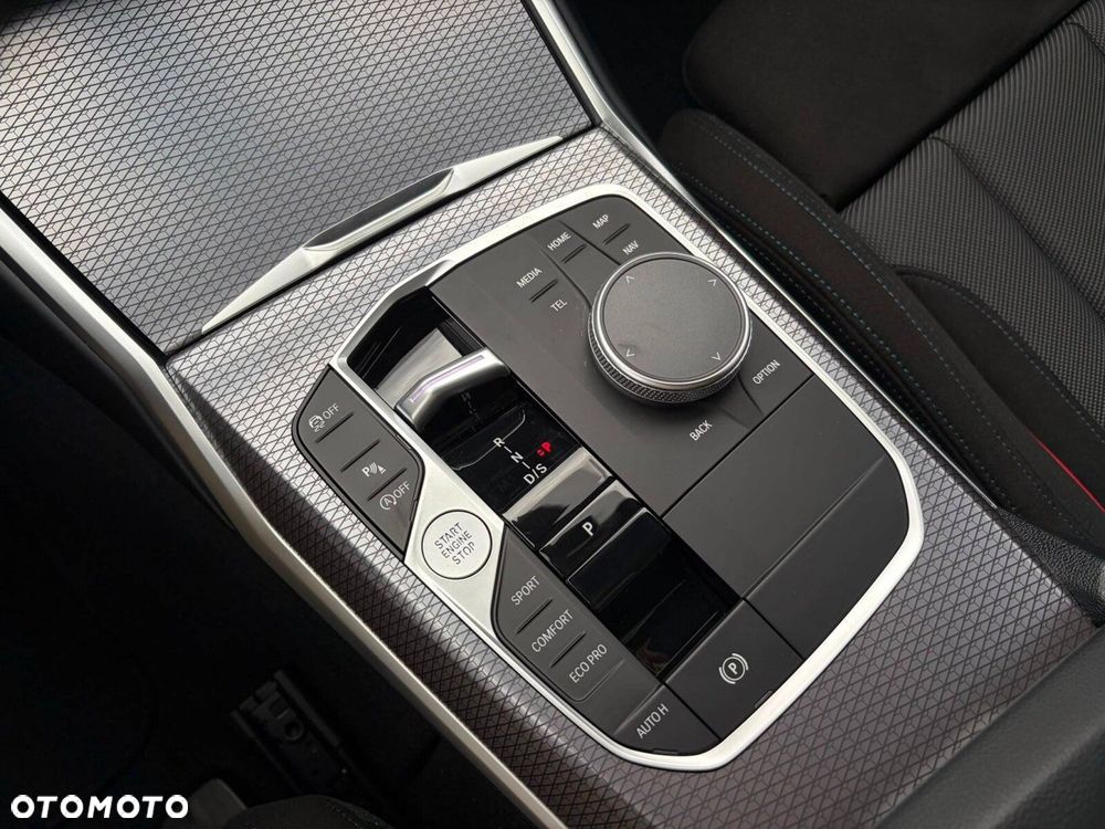 BMW Seria 3 330i xDrive M Sport sport - 25