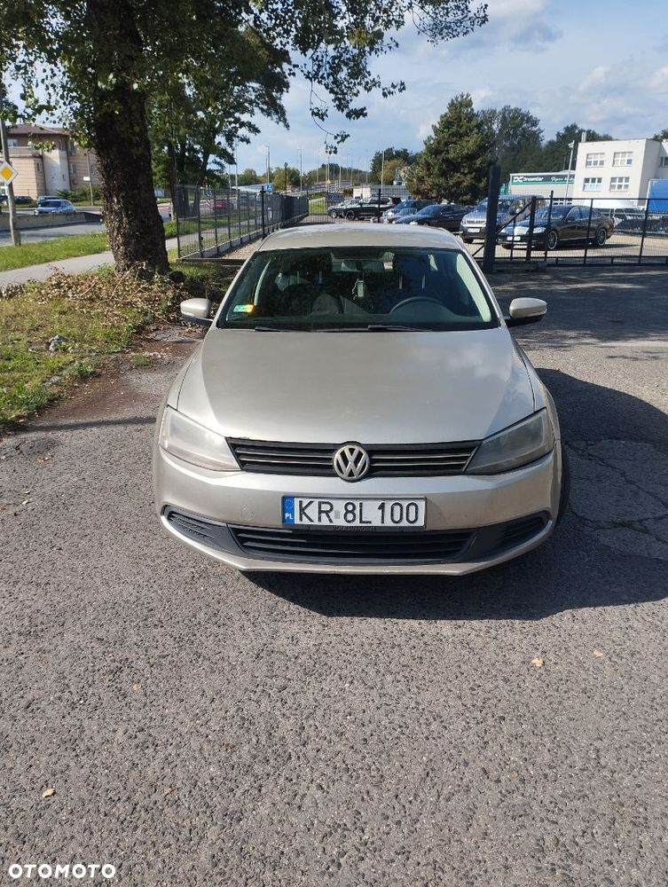 Volkswagen Jetta - 2