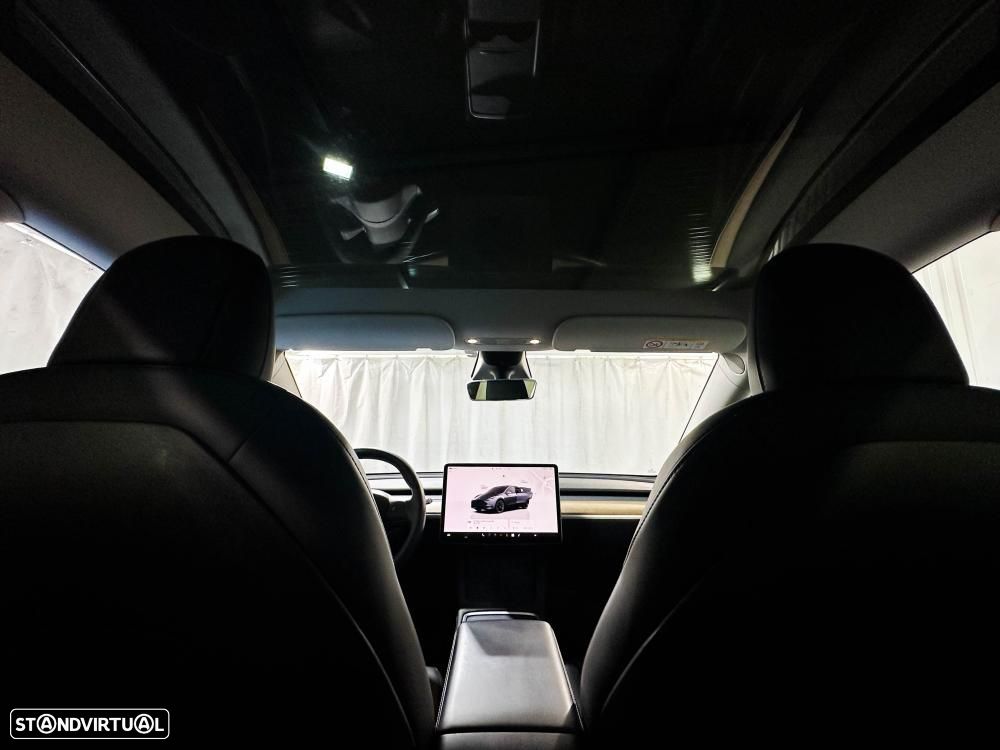 Tesla Model Y Long Range Dual Motor AWD - 29