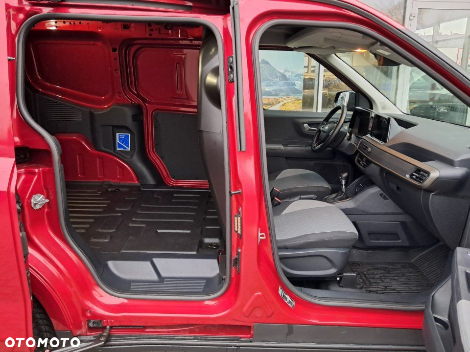 Ford Transit Courier - 13