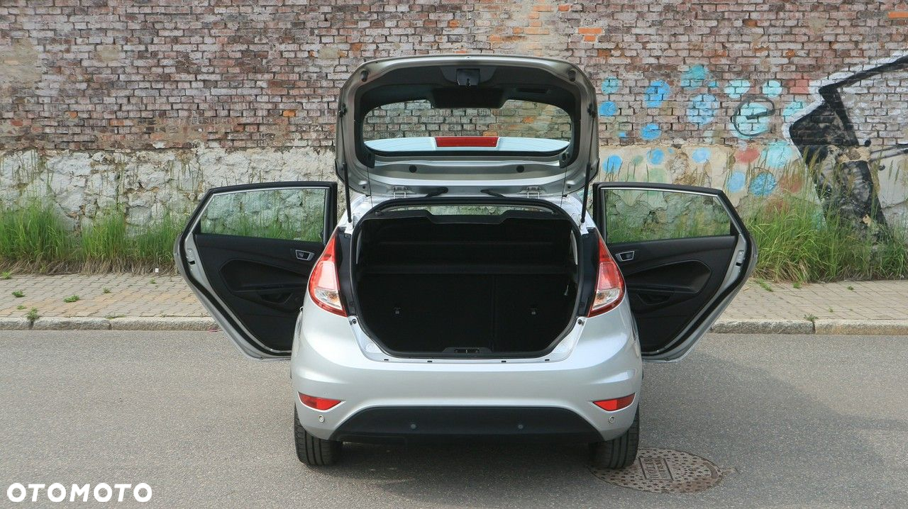 Ford Fiesta 1.25 Celebration - 36