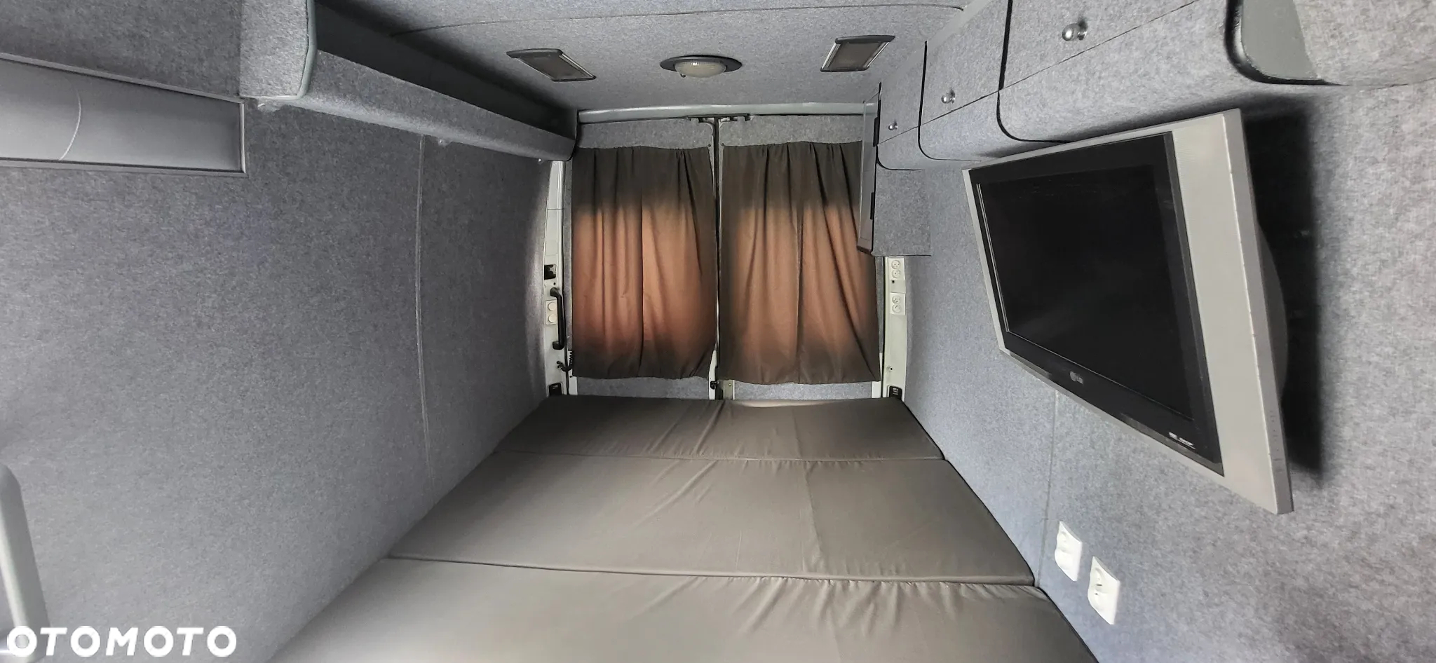 Mercedes-Benz Sprinter - 11