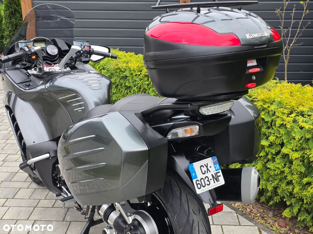 Kawasaki GTR - 33