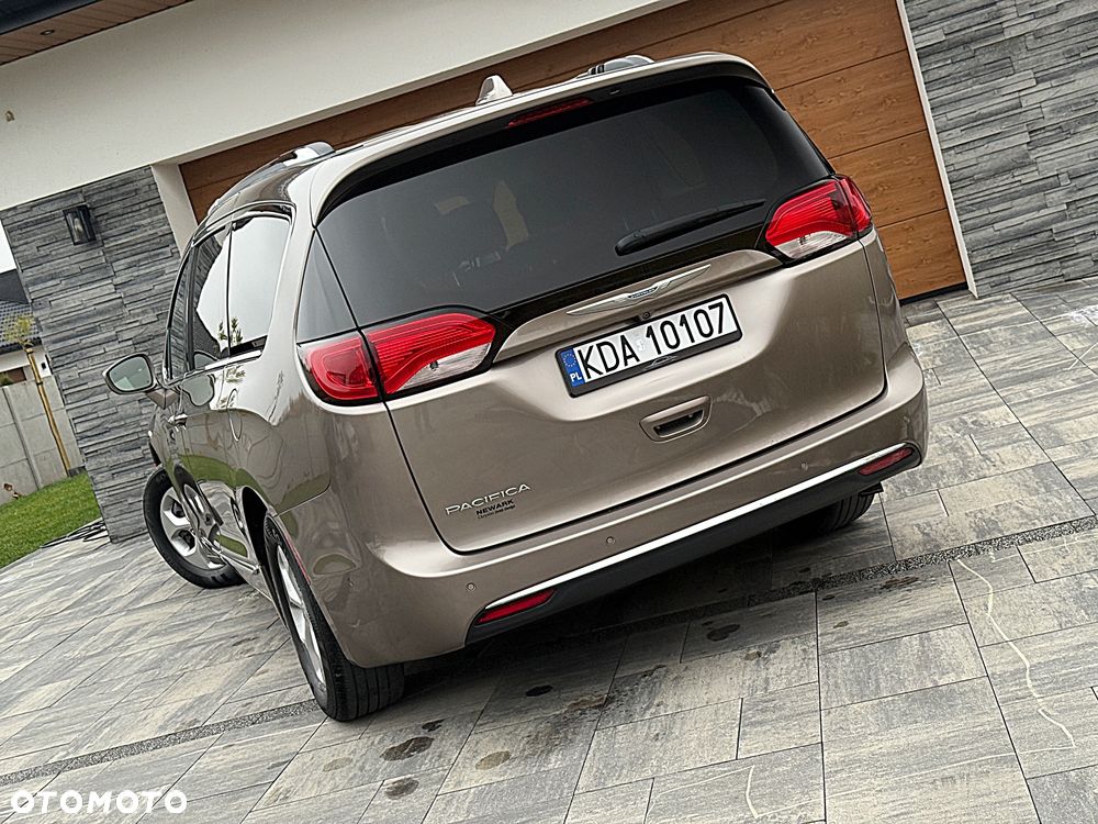 Chrysler Pacifica - 36