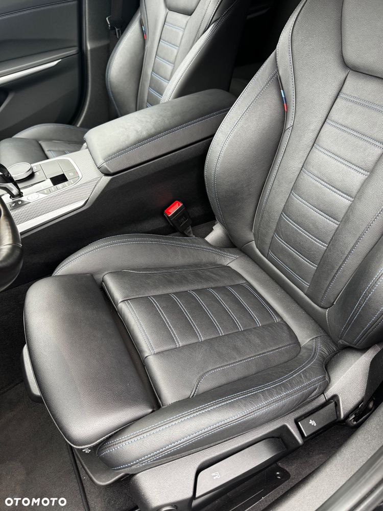 BMW Seria 3 330e xDrive M Sport - 21