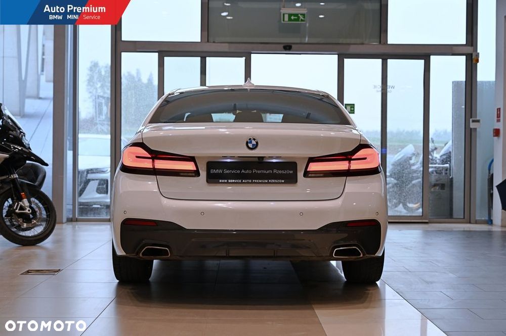 BMW Seria 5 520i mHEV - 19