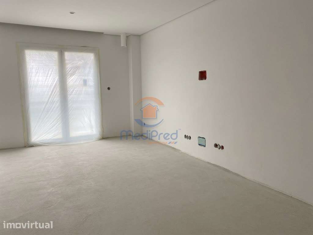 Apartamento T3 NOVO, com 2 Varandas e 3 Parqueamentos | Caneças - Grande imagem: 4/73