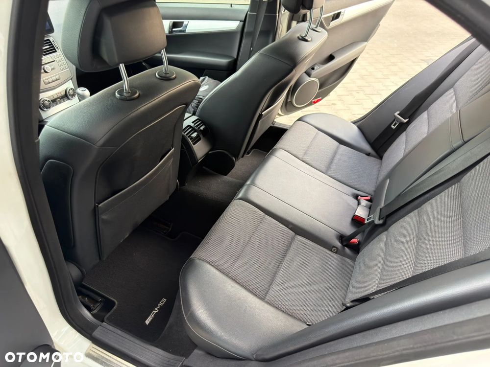 Mercedes-Benz Klasa C 220 CDI DPF Avantgarde - 16