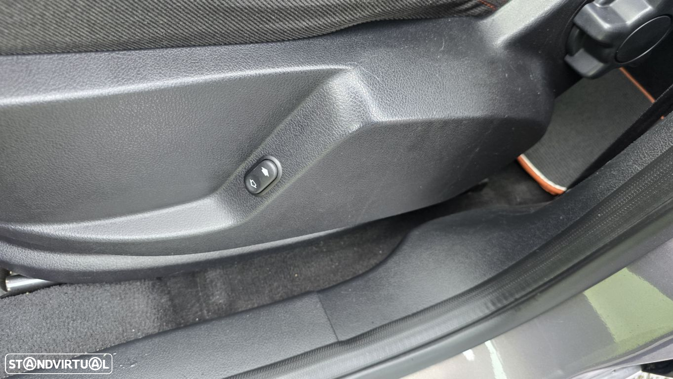 Ford S-Max 1.6 TDCi Titanium 7L - 22
