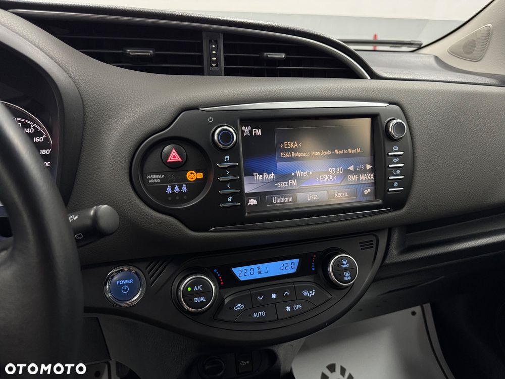 Toyota Yaris Hybrid 100 Business Edition - 16