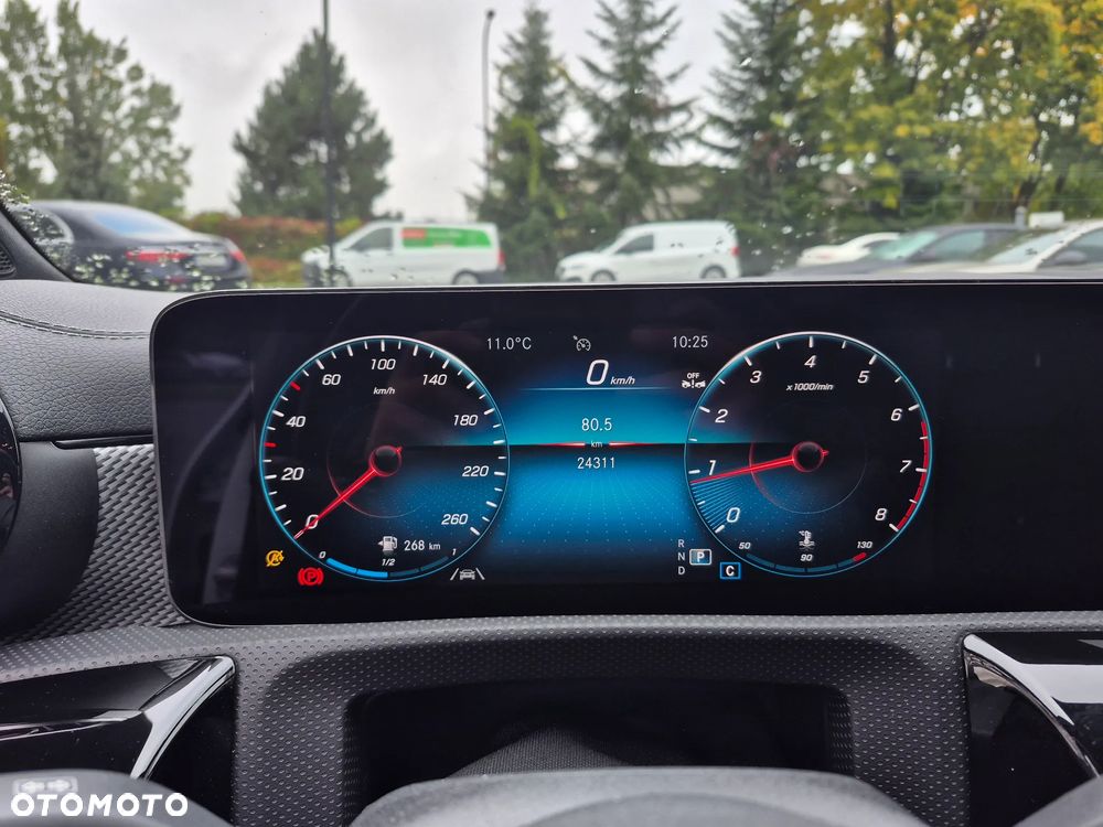 Mercedes-Benz CLA 180 7G-DCT - 19